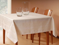 Скатерть из жаккарда TANGO VERONA 9040-07 150х240