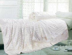 Одеяло из натурального шелка ASABELLA PREMIUM S-3 200х220 легкое